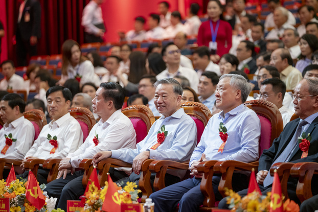 Tổng Bí Thư Tô Lâm cùng các vị lãnh đạo Bộ Chính trị, Trung ương Đảng tham dự chương trình.