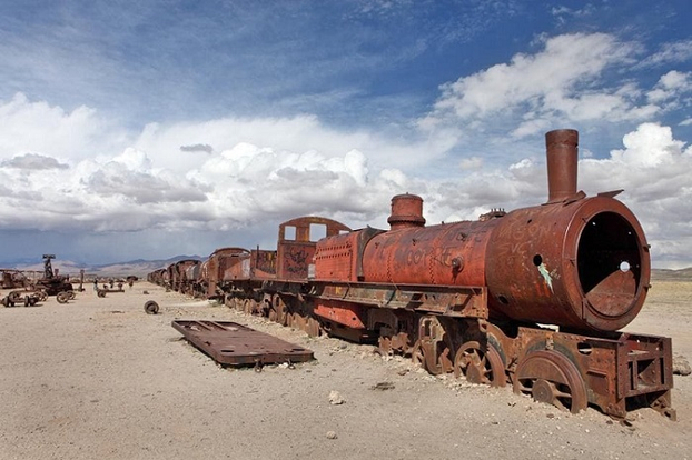Một xác tàu tại nghĩa địa tàu hỏa Uyuni, Bolivia. (Ảnh: Getty Images)