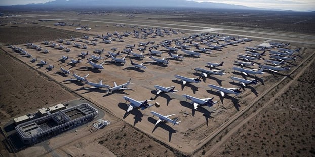 Máy bay ngừng hoạt động lưu trữ tại nghĩa địa máy bay Victorville, Mỹ. (Ảnh: Business Insider)