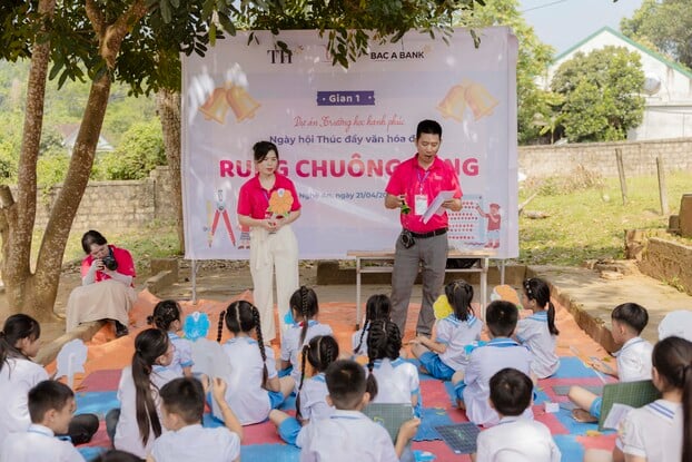 Học sinh tham gia Ngày hội đọc sách tại Quỳ Hợp
