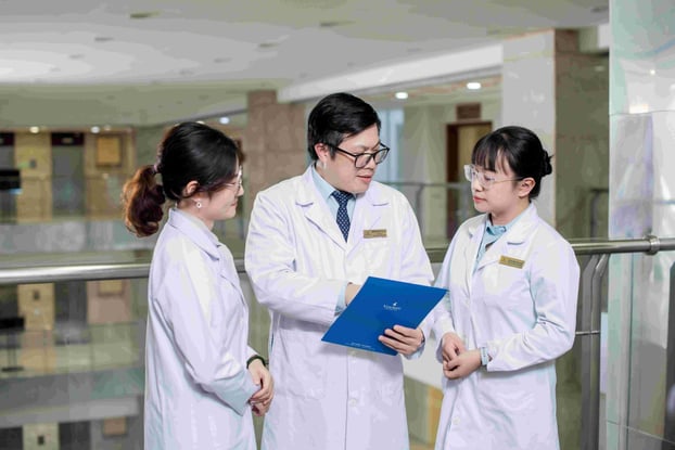 Trung tâm Miễn dịch Dị ứng Lâm sàng xây dựng đội ngũ bác sĩ, điều dưỡng với chuyên môn cao, được đào tạo chuẩn quốc tế.