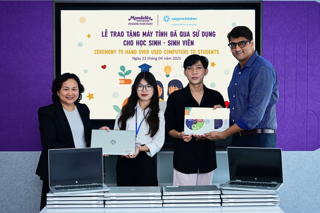 Những chiếc máy tính xách tay do Mondelez Kinh Đô tặng sẽ trao cơ hội cho các em học sinh có hoàn cảnh khó khăn, giúp các em xây dựng kỹ năng số và thói quen tự học.