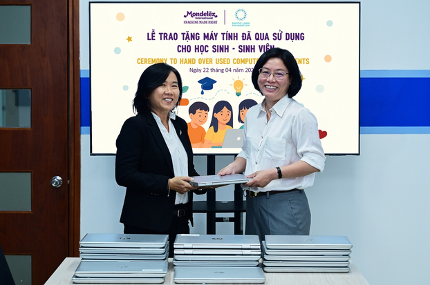 Hoạt động trao tặng máy tính là một phần trong nỗ lực không ngừng của Mondelez Kinh Đô nhằm đóng góp tích cực cho xã hội