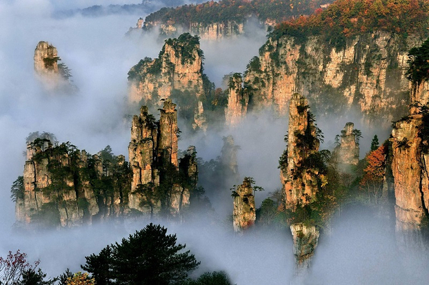 Những đỉnh núi thẳng đứng nhọn hoắt, vươn cao lên bầu trời ở Trương Gia Giới, Hồ Nam, Trung Quốc. (Ảnh: Alex Berger)