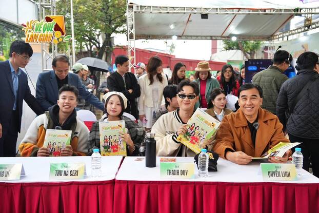Các nghệ sĩ tham gia phiên live tại Hưng Yên