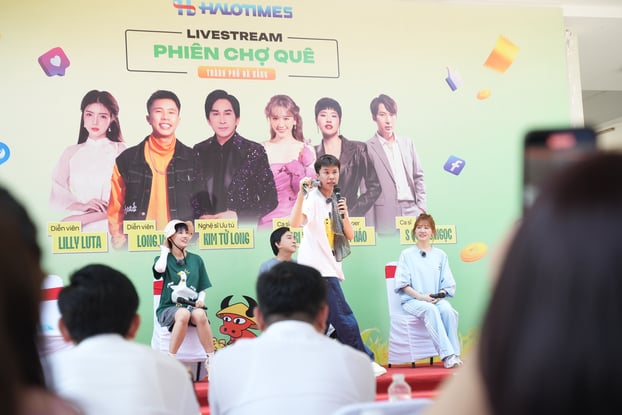 Long Vũ livestream nhưng quên kêu gọi chốt đơn.