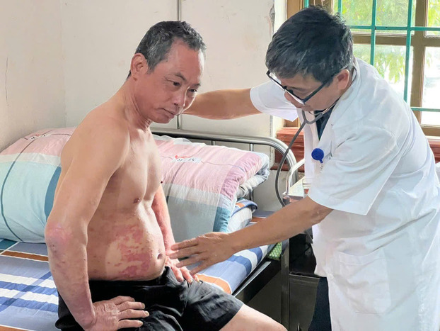Bác sĩ Trường trực tiếp điều trị các ca bệnh hiếm gặp