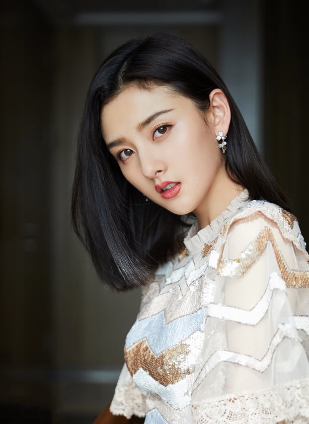 Mỹ nhân sinh năm 1998 từng có thời gian biến mất khỏi làng giải trí vì bê bối trốn thuế.