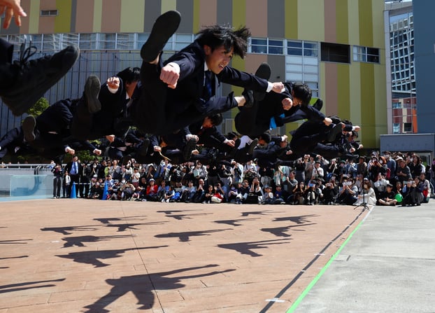 Các thành viên nhóm Cheer Re-Man’s biểu diễn tại sự kiện ‘Cheer Up Japan’ ở Tokyo, Nhật Bản. Ảnh: REUTERS/Kim Kyung-Hoon