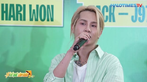 Jack-J97 là một trong những nhân tố tạo dấu ấn trong lần đầu xuất hiện tại sự kiện. Không chỉ biểu diễn âm nhạc, anh còn đồng hành cùng người dân địa phương trong các hoạt động quảng bá đặc sản vùng miền, truyền cảm hứng về một thế hệ trẻ trở về quê hương lập nghiệp.