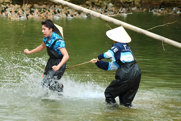 Khoảnh khắc hài hước khi Hari Won 