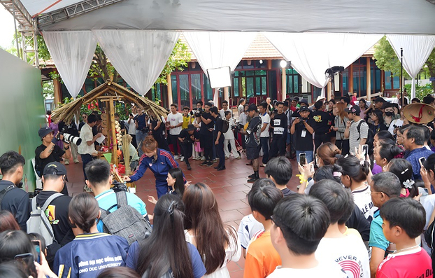 Không khí nhộn nhịp tại sự kiện livestream