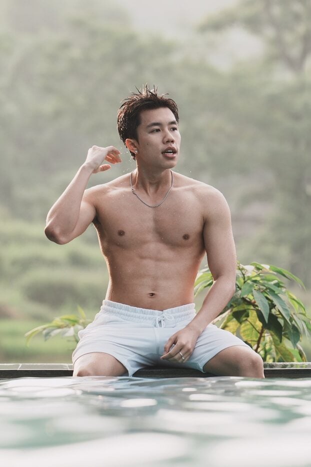 Diễn viên Long Vũ khoe body rắn chắc khi ghi hình chương trình 