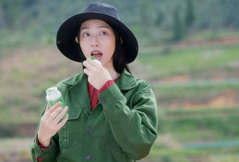 Tháng 12/2024, Thùy Tiên công bố hợp tác ra mắt thương hiệu kẹo rau củ cùng Công ty cổ phần Tập đoàn Chị Em Rọt do Quang Linh Vlogs, Hằng Du Mục cùng góp vốn thành lập