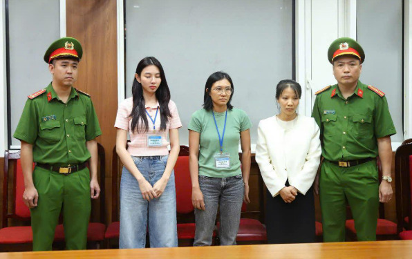 Tối 19/5, Hoa hậu Nguyễn Thúc Thùy Tiên bị khởi tố, bắt tạm giam, cô bị cáo buộc đã quảng cáo sai sự thật, gây hiểu lầm nghiêm trọng cho người tiêu dùng