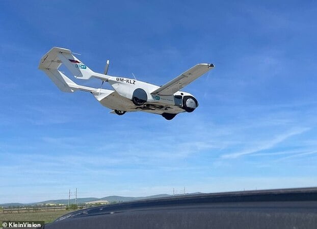 Mẫu AirCar nguyên bản đã hoàn thành hơn 170 giờ bay và hơn 500 lượt cất, hạ cánh. Nhạc sĩ người Pháp Jean-Michel Jarre là hành khách đầu tiên bay cùng AirCar của Klein Vision vào năm 2024.