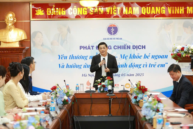 GS.TS.BS Nguyễn Duy Ánh - Giám đốc Bệnh viện Phụ sản Trung ương chia sẻ về tầm quan trọng của tiêm phòng và chăm sóc sức khỏe trẻ sơ sinh trong giai đoạn đầu đời.