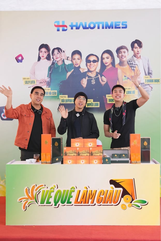 MC Quyền Linh và diễn viên Long Vũ trong một phiên livestream của chương trình 