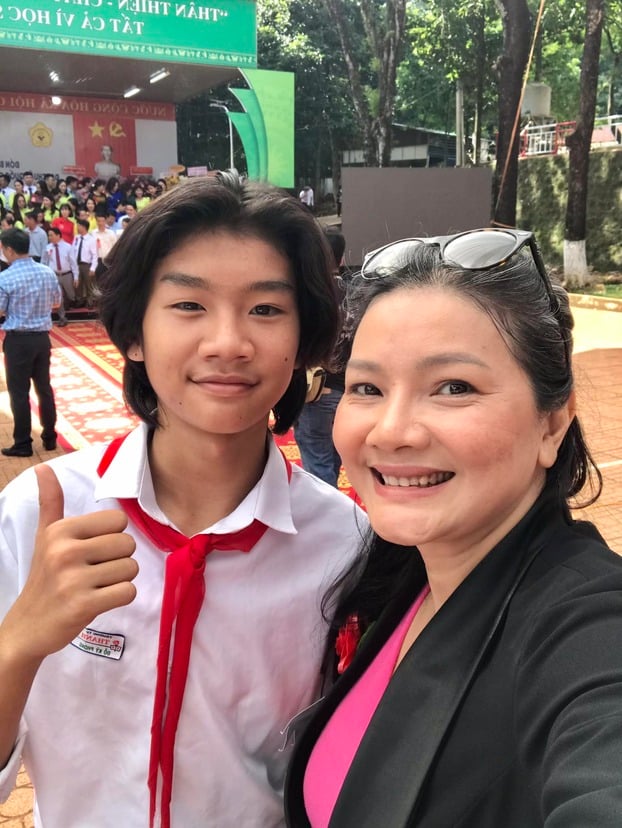 Nghệ sĩ Kiều Trinh có 2 người con theo đuổi nghệ thuật từ sớm là diễn viên Thanh Tú và diễn viên Kỳ Phong. Trong khi đó con gái út mới 9 tuổi.