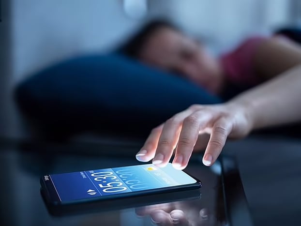 Đây là một thói quen phổ biến, nhưng theo các chuyên gia giấc ngủ thì bạn không nên nhấn nút báo lại