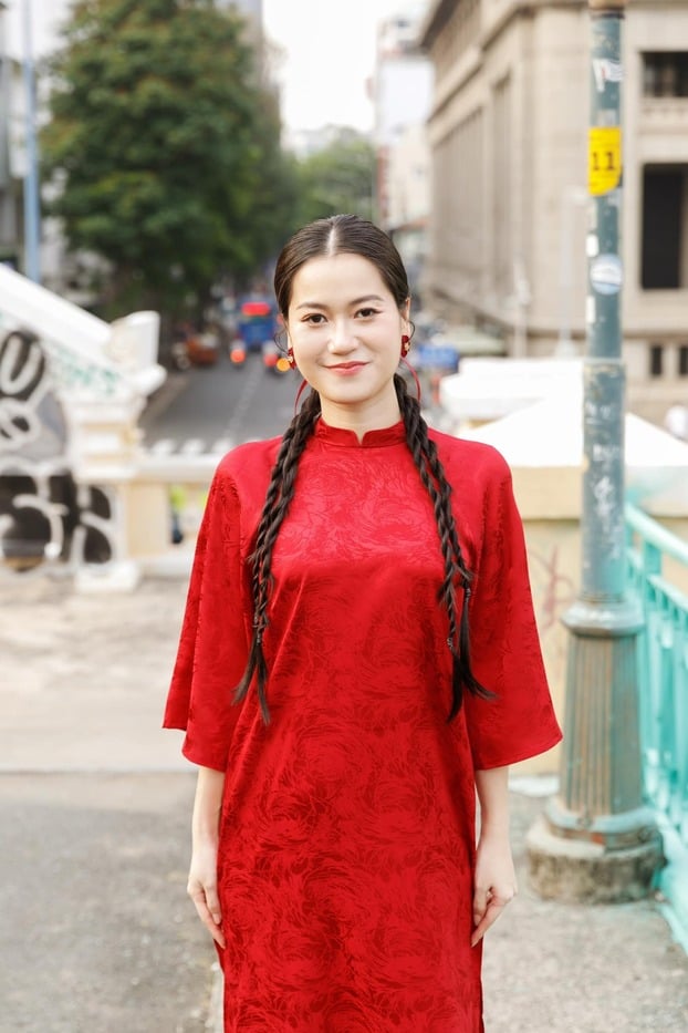 Lâm Vỹ Dạ từng chia sẻ việc ngoại hình thay đổi hoàn toàn nhờ vào nỗ lực của bản thân, từ việc cân chỉnh chế độ ăn uống, tập luyện, chăm chút tóc tai váy áo, hoàn toàn không có chuyện phẫu thuật thẩm mỹ.