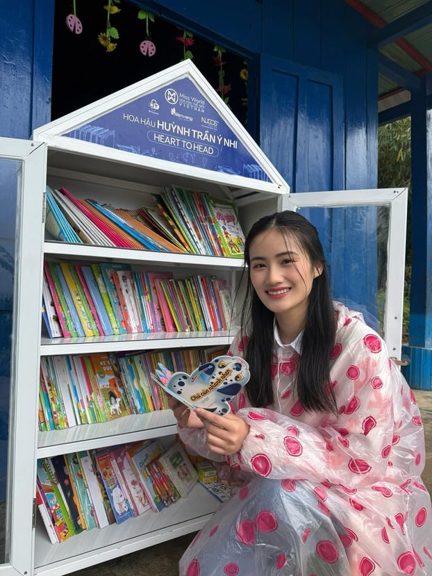Hoa hậu Huỳnh Trần Ý Nhi.