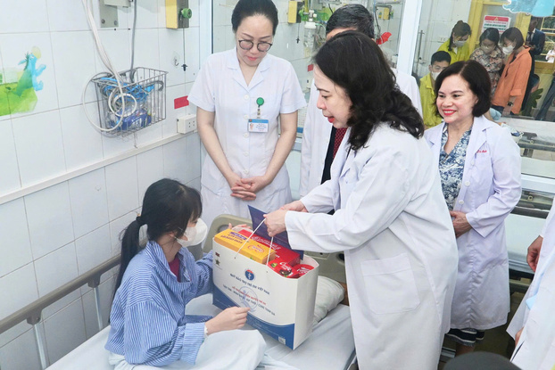 Phó Chủ tịch nước cũng nhấn mạnh, công tác chăm sóc sức khỏe trẻ em chính là đầu tư cho tương lai đất nước.