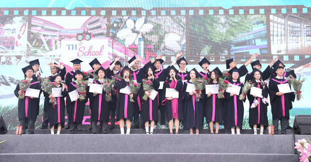 Lễ Tốt nghiệp của học sinh khóa đầu tiên TH School Vinh (Nghệ An).