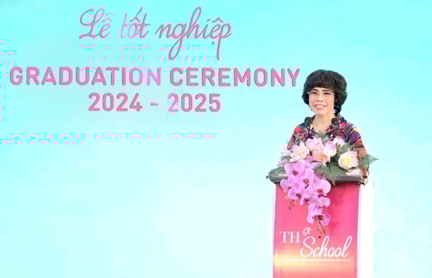 Nhà sáng lập TH School, Anh hùng Lao động Thái Hương phát biểu tại lễ tốt nghiệp năm học 2024-2025 tại TH School Vinh, sáng 31/5/2025.