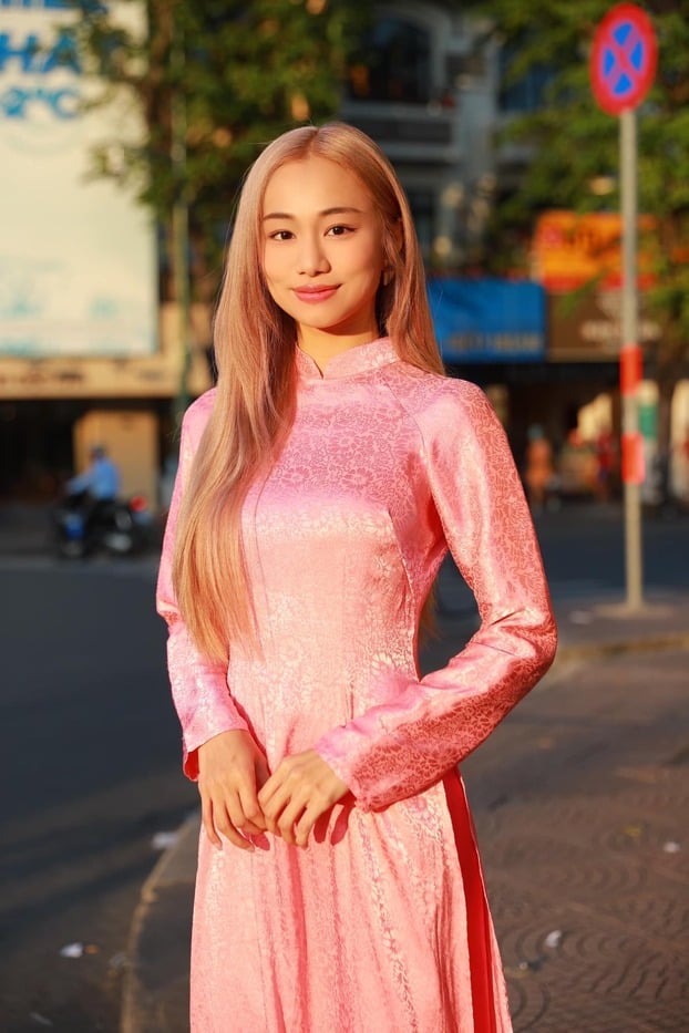 Nữ diễn viên khóc, nhớ nghề vì không thể đóng phim do bệnh tật.