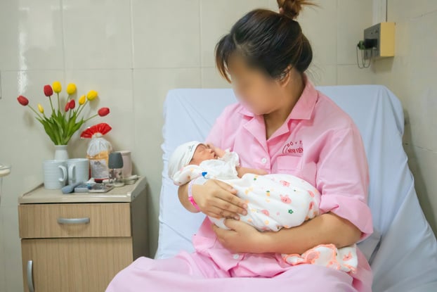 Sản phụ Lưu Thị Thu Huyền (tỉnh Nam Định) đã sinh thành công một bé gái nặng 3,1kg.