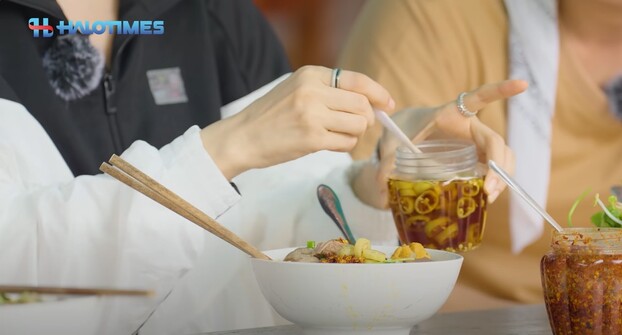 Tô bún bò ngập tràn ớt của Hari Won.