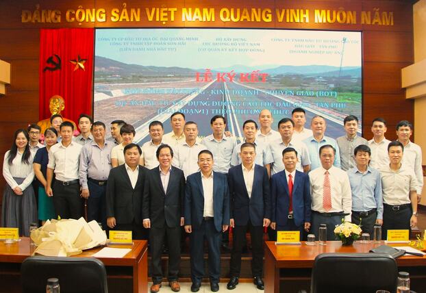 Tổng Giám đốc THADICO Nguyễn Hoàng Tuệ và các đại biểu chụp ảnh kỷ niệm sau buổi ký kết