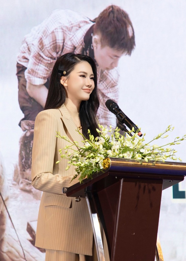 Bùi Quỳnh Hoa mong muốn góp phần lan tỏa giá trị văn hóa, nhân văn của người Việt với bạn bè quốc tế.