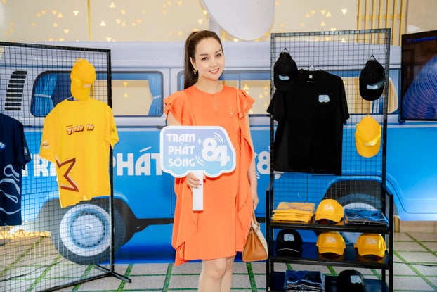 Diễn viên - Nhà sản xuất phim Mai Thu Huyền hứng thú với những chương trình vì cộng đồng của Halotimes.