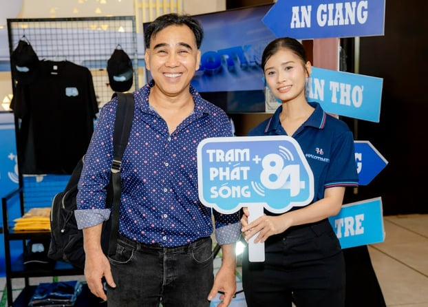 “MC quốc dân” Quyền Linh lộ diện với trang phục giản dị