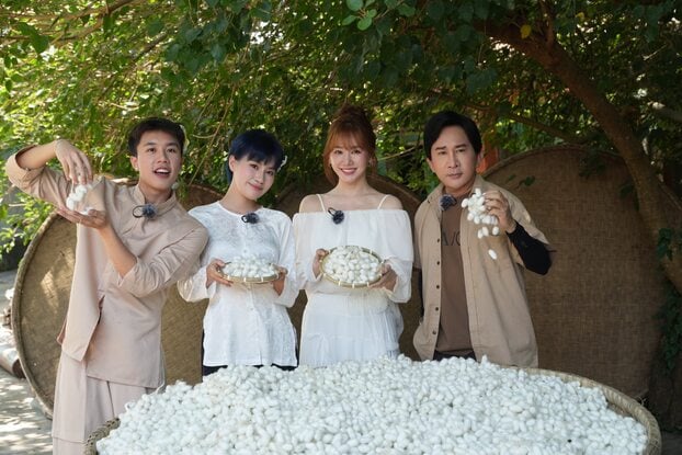 Làng lụa Mã Châu là làng nghề truyền thống tiếp theo trong chuyến hành trình của 