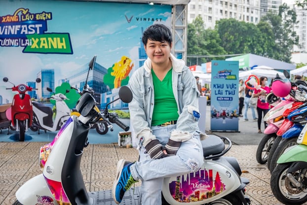 Anh Quý Bảo (TP.HCM) đã đổi chiếc xe tay ga cũ sang VinFast Motio ngay tại sự kiện.
