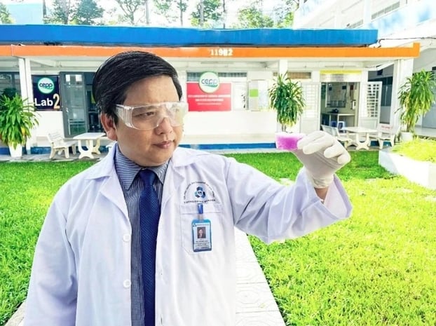 Phó Giáo sư, Tiến sĩ Nguyễn Hữu Hiếu giành giải thưởng Sáng tạo Châu Á Xuất sắc 2024. Ảnh: Asia Innovation Award