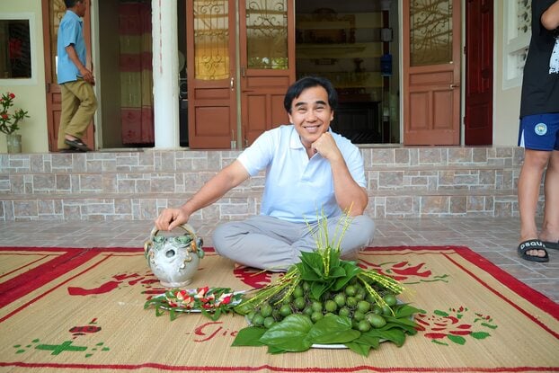MC Quyền Linh giữ sự gần gũi, chất phác của mình khi tham gia Về Quê Làm Giàu.