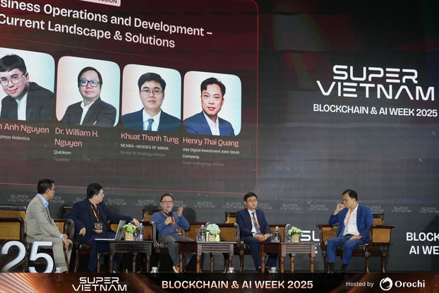 Các chuyên gia tại một phiên thảo luận trong Tuần lễ công nghệ Super Vietnam 2025 ở Đà Nẵng. Ảnh: Quickom