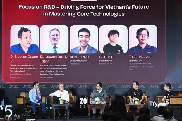 Các chuyên gia thảo luận tại phiên chuyên đề “Tập trung vào R&D - Động lực cho tương lai công nghệ Việt Nam”. Ảnh: Giang Huy