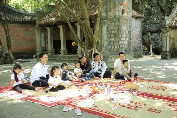 Những hoạt động trải nghiệm văn hóa thú vị dành cho các cặp bố con của chương trình.