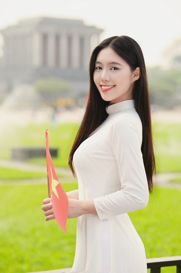 Mỹ nhân gốc Hà Nội mong muốn truyền tải hình ảnh người phụ nữ vừa kiên định, bản lĩnh như một người lính, vừa dịu dàng như một người nghệ sĩ.