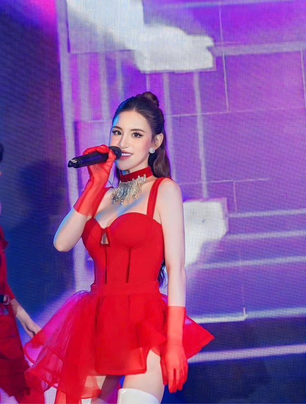N Ly là chủ nhân bản hit 