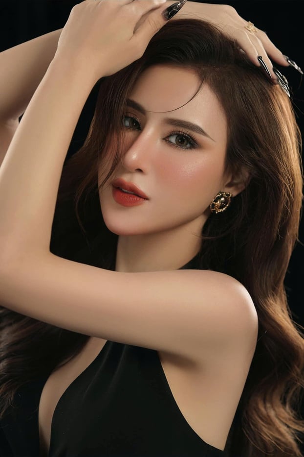 N Ly sở hữu ngoại hình xinh đẹp cùng vóc dáng quyến rũ