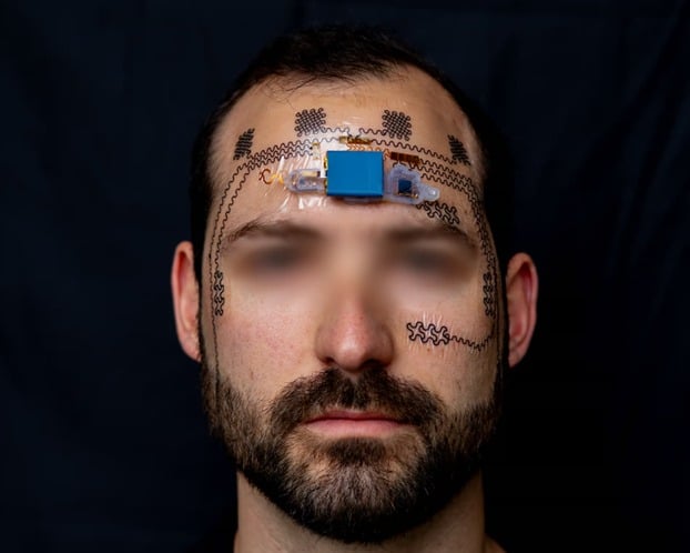 Thiết bị e-tattoo nhẹ, linh hoạt và không dây, vượt trội so với các công nghệ tương tự khác.