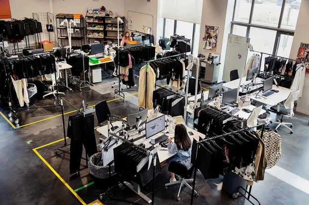 Trung tâm thẩm định của Vestiaire Collective. (Ảnh: Bloomberg)
