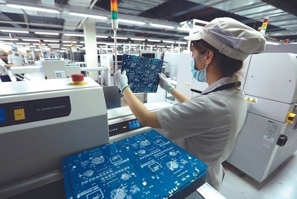 Dây chuyền sản xuất sản phẩm thiết bị công nghệ Việt Nam. Ảnh: TTXVN