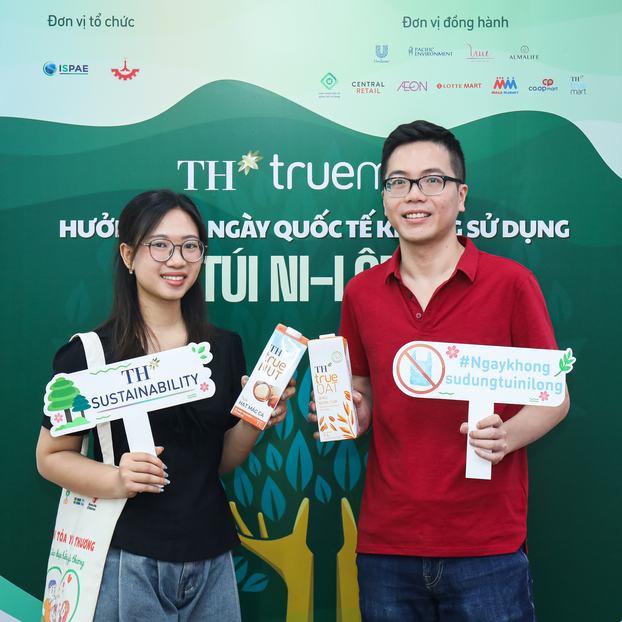 Người tiêu dùng của TH chọn túi vải và các loại túi bền vững để sử dụng đi mua sắm